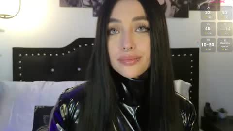 IGSamanthaGrant 10 online show from August 10, 8:32 pm