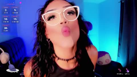 samatha_kuiz online show from August 6, 9:19 am