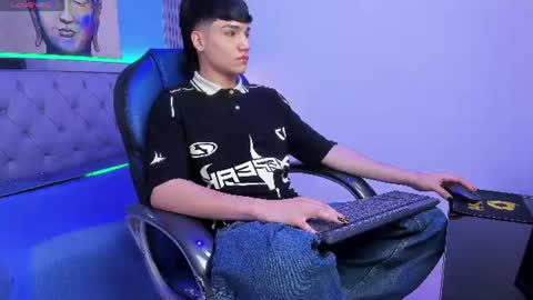 Sam online show from August 2, 11:00 pm
