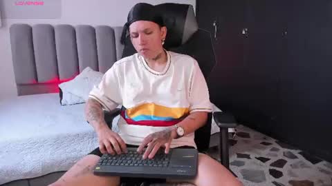 Sam online show from August 3, 1:07 pm