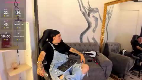 Sam online show from August 4, 8:17 pm
