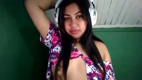 samiah768293 online show from June 22, 9:43 am