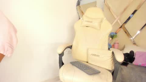 Samira online show from August 4, 7:33 pm