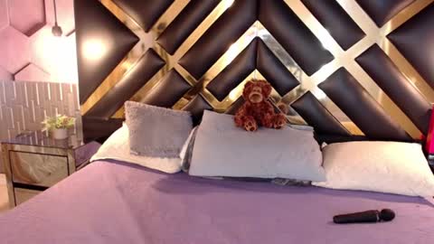 samira_lennox online show from August 6, 7:02 pm