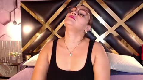 samira_lennox online show from August 10, 10:11 pm