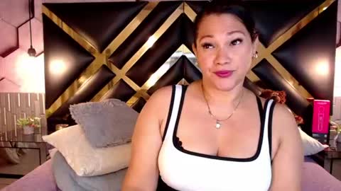 samira_lennox online show from August 12, 1:30 am