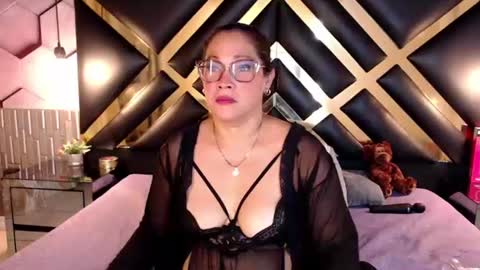 samira_lennox online show from August 14, 10:57 pm