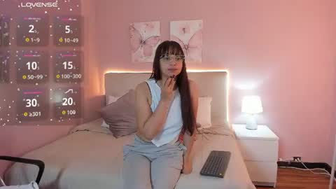 Samantha  online show from August 7, 1:00 pm