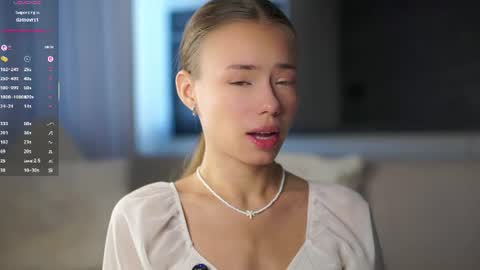 Vivienne online show from August 10, 12:12 am