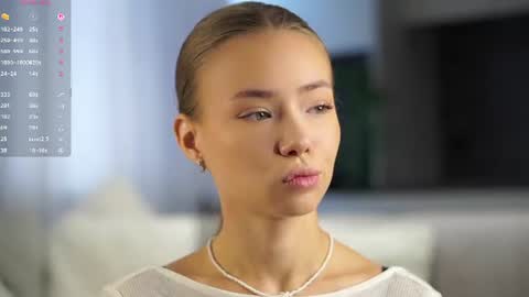 Vivienne online show from August 11, 1:18 am