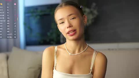 Vivienne online show from August 12, 2:47 am