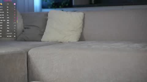 Vivienne online show from August 13, 6:05 am
