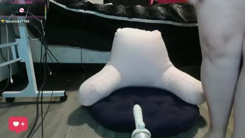 sammyraxx online show from August 5, 12:19 am