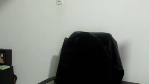 sample_boy online show from May 11, 9:44 am