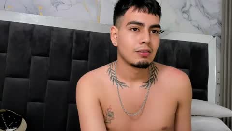 samu_leniz online show from August 13, 1:08 am