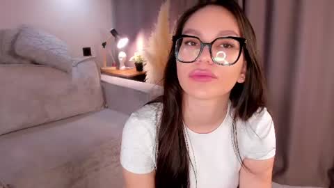 Ariella online show from August 10, 2:40 pm