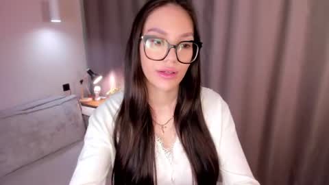 Ariella online show from August 11, 1:35 pm