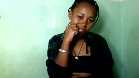 sandra1253099 online show from August 15, 5:33 am