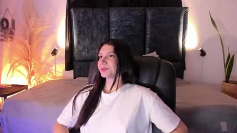 Sandra  online show from August 5, 5:00 pm