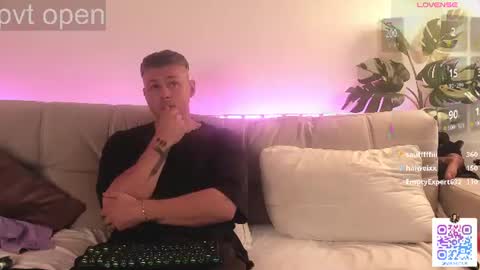 Sansa and Alex online show from August 5, 9:57 pm