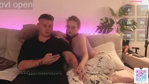 Sansa and Alex online show from August 6, 8:19 pm