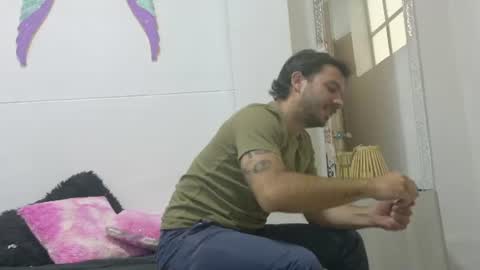 santhiago_jonnes_ online show from August 11, 11:45 am