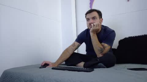 santhiago_jonnes_ online show from August 12, 11:56 am