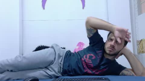 santhiago_jonnes_ online show from August 13, 5:05 pm