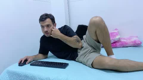 santhiago_jonnes_ online show from August 14, 12:09 pm