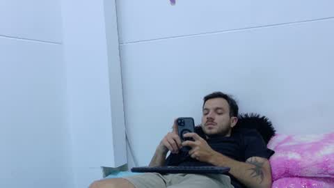 santhiago_jonnes_ online show from August 14, 5:38 pm