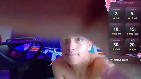 santi online show from August 5, 9:24 pm