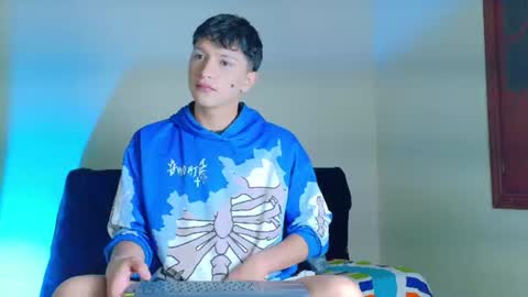 santi online show from August 15, 11:25 am