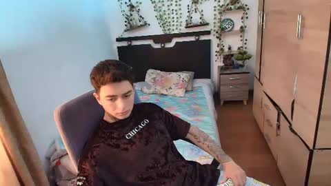 santi_ss online show from July 28, 1:17 pm