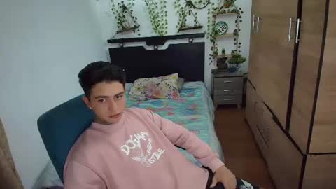 santi_ss online show from August 2, 12:39 am