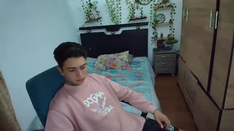 santi_ss online show from August 2, 1:45 am
