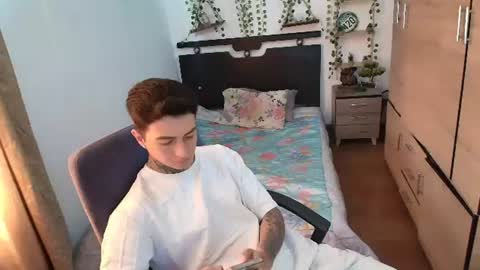 santi_ss online show from August 3, 1:18 pm