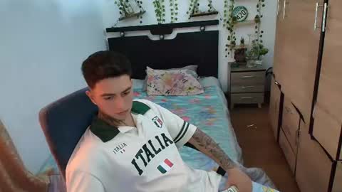 santi_ss online show from August 7, 6:08 pm
