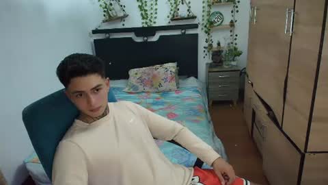 santi_ss online show from August 9, 12:44 am