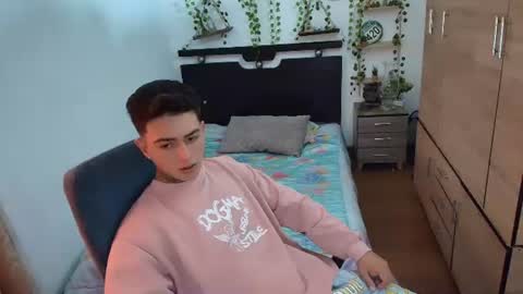 santi_ss online show from August 9, 3:35 pm