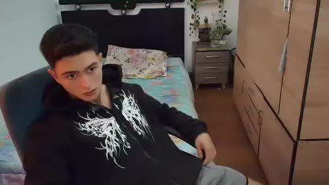 santi_ss online show from August 10, 6:31 pm