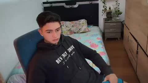 santi_ss online show from August 11, 1:02 pm