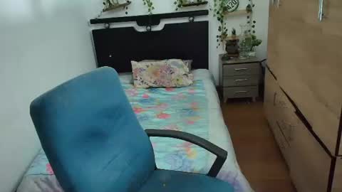 santi_ss online show from August 12, 2:14 am