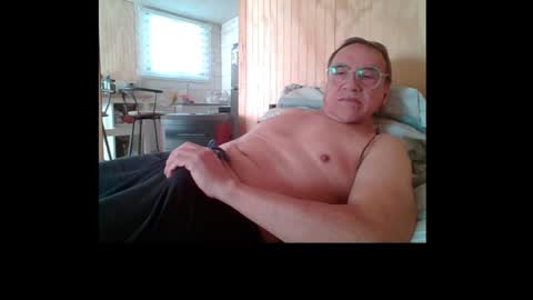 santiago_n online show from August 11, 1:46 pm