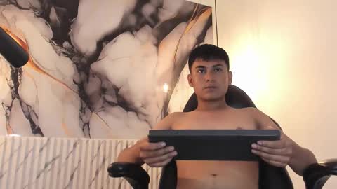 santiagocool online show from May 8, 1:29 am