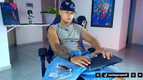 santiagoreyesftt online show from July 19, 1:40 am