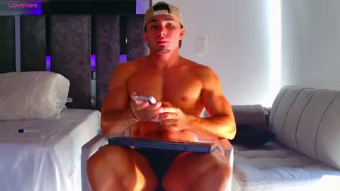 Santiago Seans online show from August 11, 1:02 pm