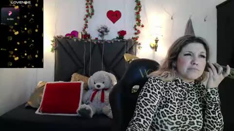 sanyaseraphine0 online show from August 3, 8:16 pm