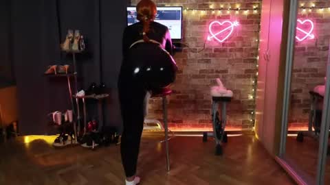 sara  foxy online show from August 4, 3:14 am