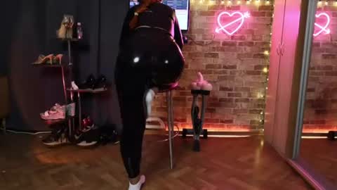 sara  foxy online show from August 7, 4:45 am