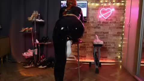 sara  foxy online show from August 8, 6:02 am